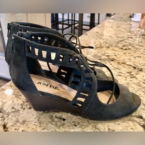 JUST FAB olive green suede strappy shoes. Adorable and unique shoes. Sz 10 EUC